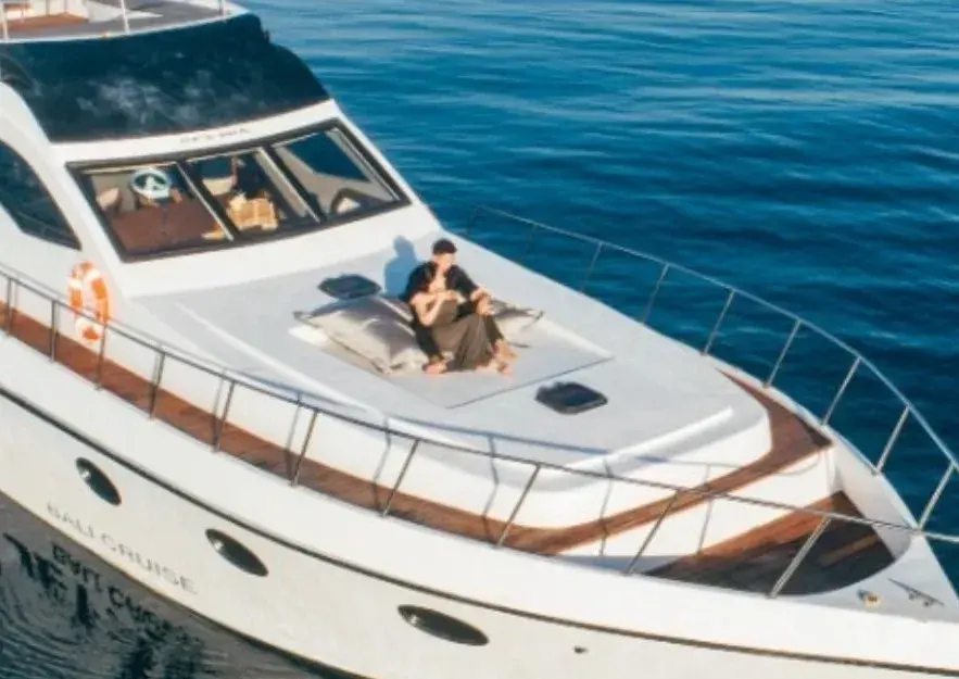 Large Italian Luxury Yacht [12h service]