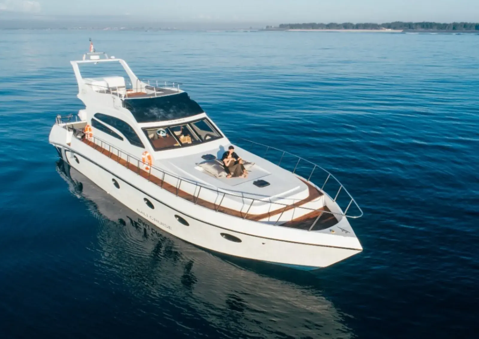 Large Italian Luxury Yacht [4h service]